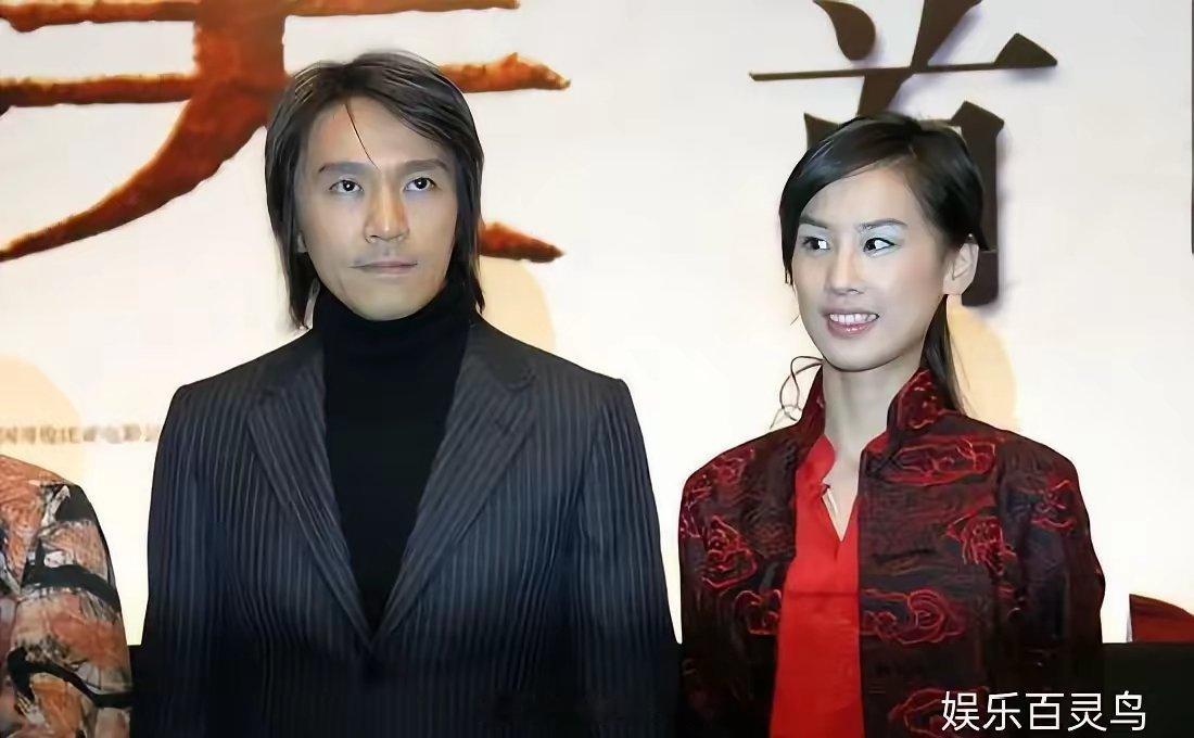 “黄圣依的星途大逆转，你敢信？当年小黄同学年轻气盛，跟星爷闹翻，杨子英雄救美。谁