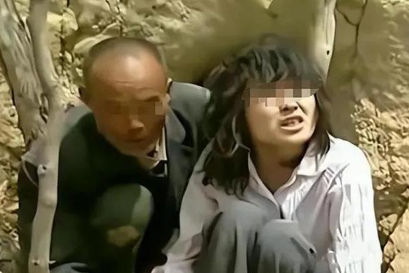 “缺大德了！”甘肃合水，61岁男子发现34岁女子智力异于常人，起了歹念，4个月内