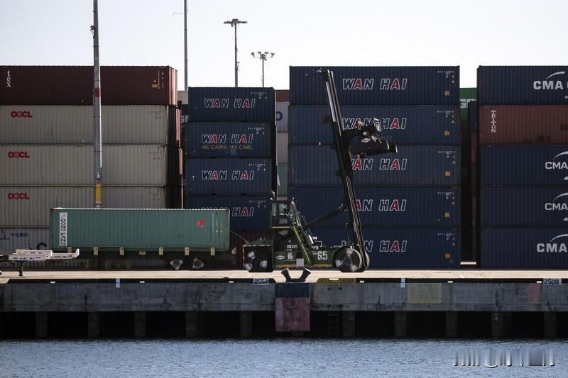 洛杉矶港出口中国大豆下降

"对华出口看起来惨淡，"洛杉矶港的塞罗卡说

大豆是