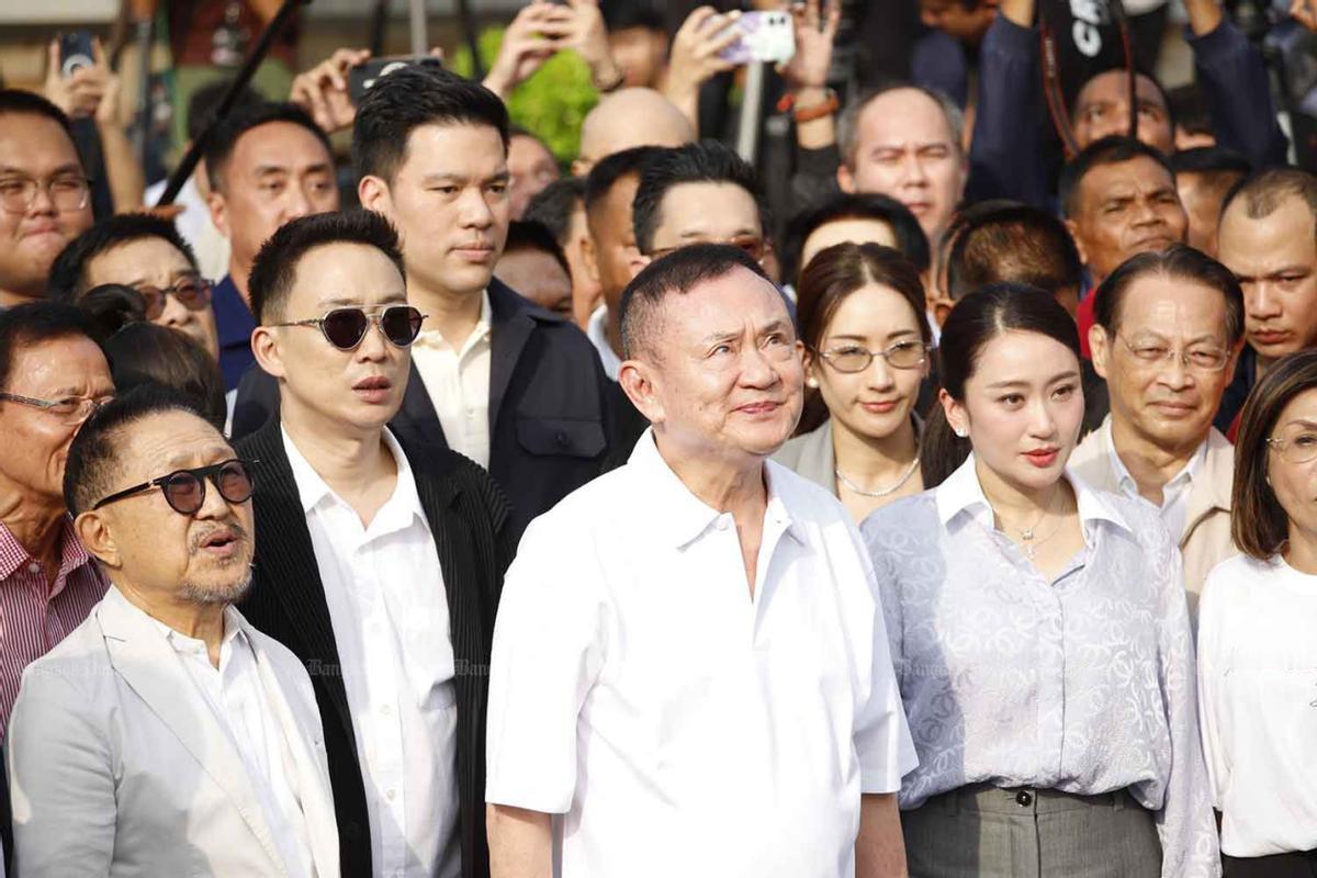 他信时隔两年再获假释，有副总理外甥作保，这次应该不会再进去了

泰国前总理他信，
