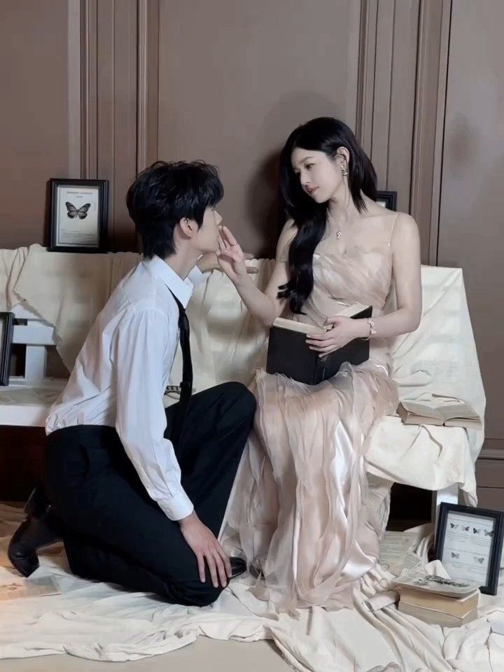 陈妍希周柯宇双人海报花絮陈妍希周柯宇双人海报live图 哇这对我的眼睛很好！！娱