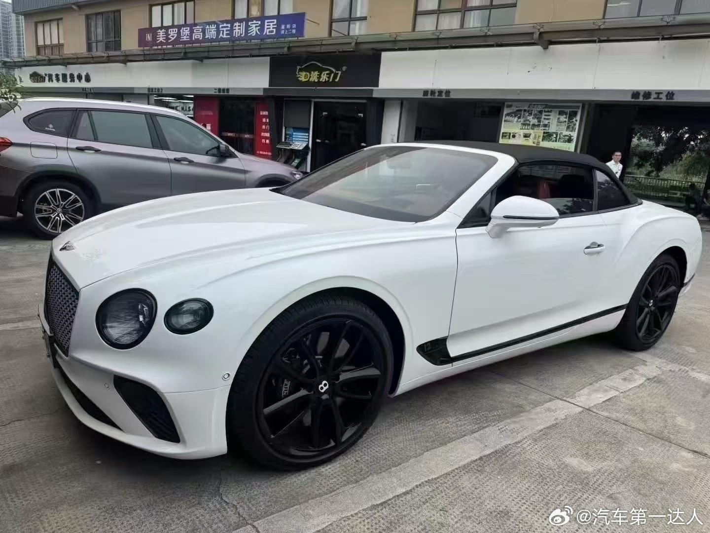 宾利欧陆GTC，80多w配置，超高配置，穆勒包、 Naim 音响…原车银色贴白色