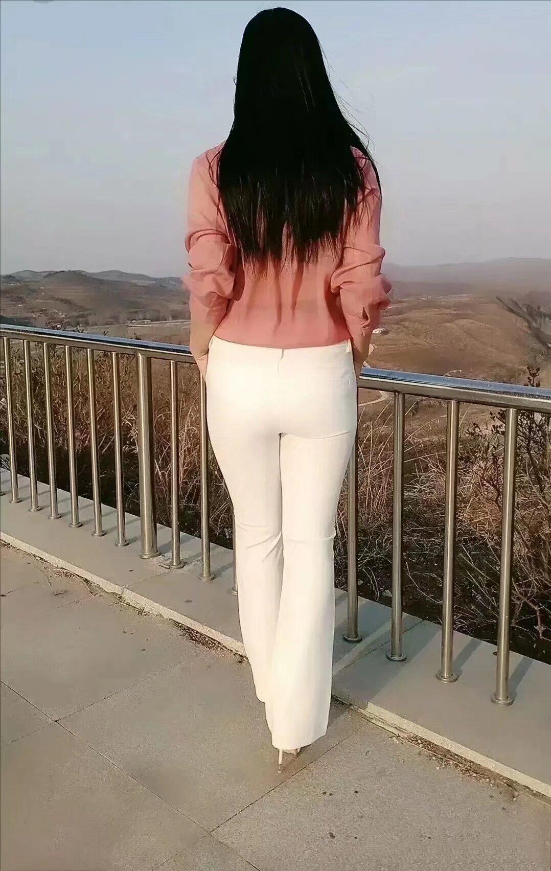 在时间轮盘里，总会有一个人惊艳了你的时光，一个人温暖了你的岁月，在另外的一个人陪