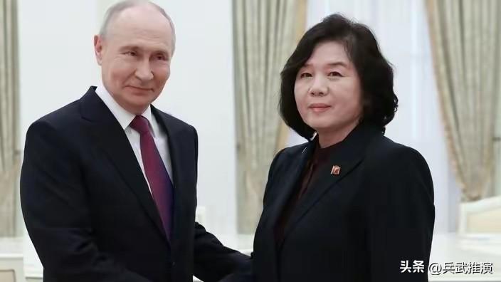 中国养出白眼狼了？普京公开感谢朝鲜出兵，俄罗斯直接翻脸不再支持半岛无核化，平壤街