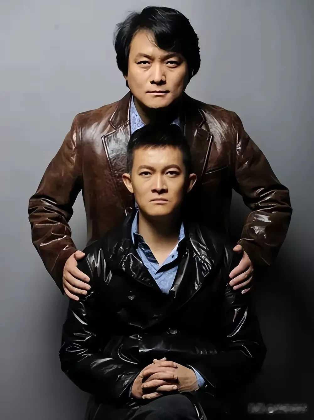 一次采访中，杨志刚说:“我在网上有两个负面消息，一个是台词慢，一个是裙带关系，说