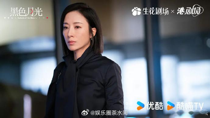 #胡定欣回应与杨怡不和# 据港媒，近日网友因新亲密合照，挖出两人14年不和动图。