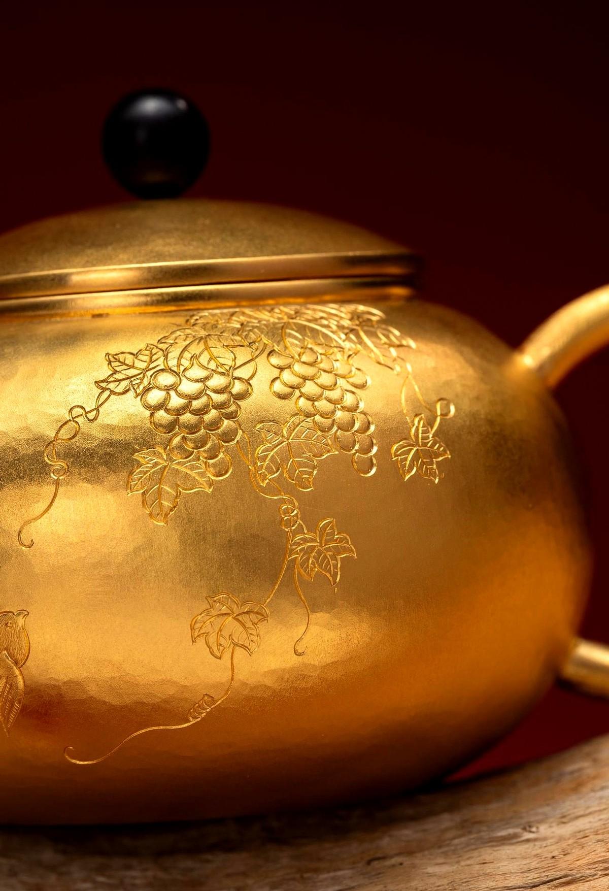 卖房要趁早。
前两天去了趟深圳，在中介催促下，面签过户。
中介的原话是，再拖下去