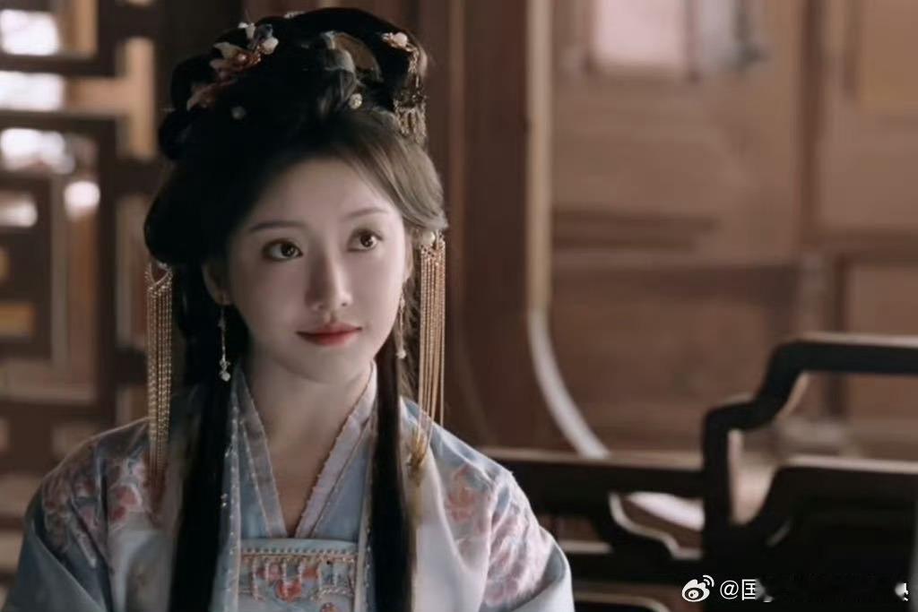姜贞羽说徐娉婷是嫡掌女姜贞羽演绎的徐娉婷简直是"娇蛮美学"教科书！挑眉甩袖是刁蛮