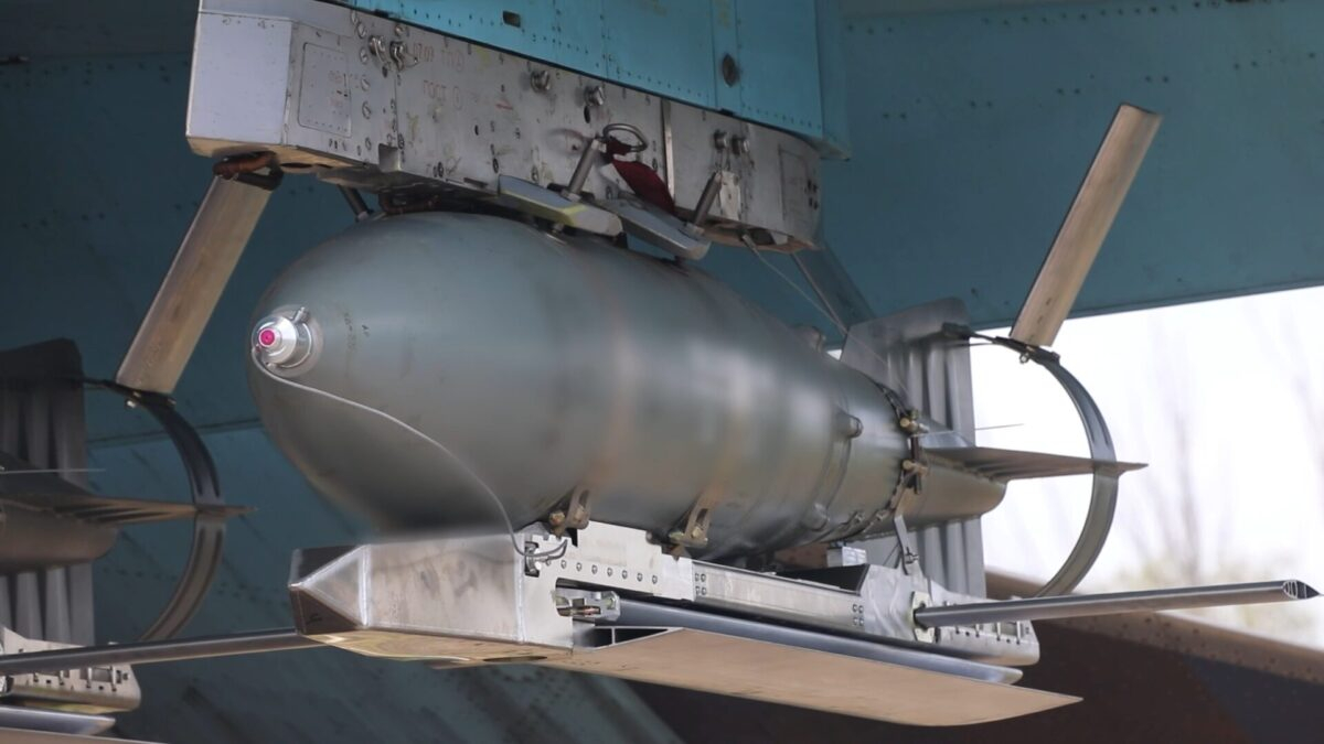 烽火问鼎计划 俄乌局势新进展 美国《军事观察》杂志指出：在俄罗斯苏-34战斗轰炸