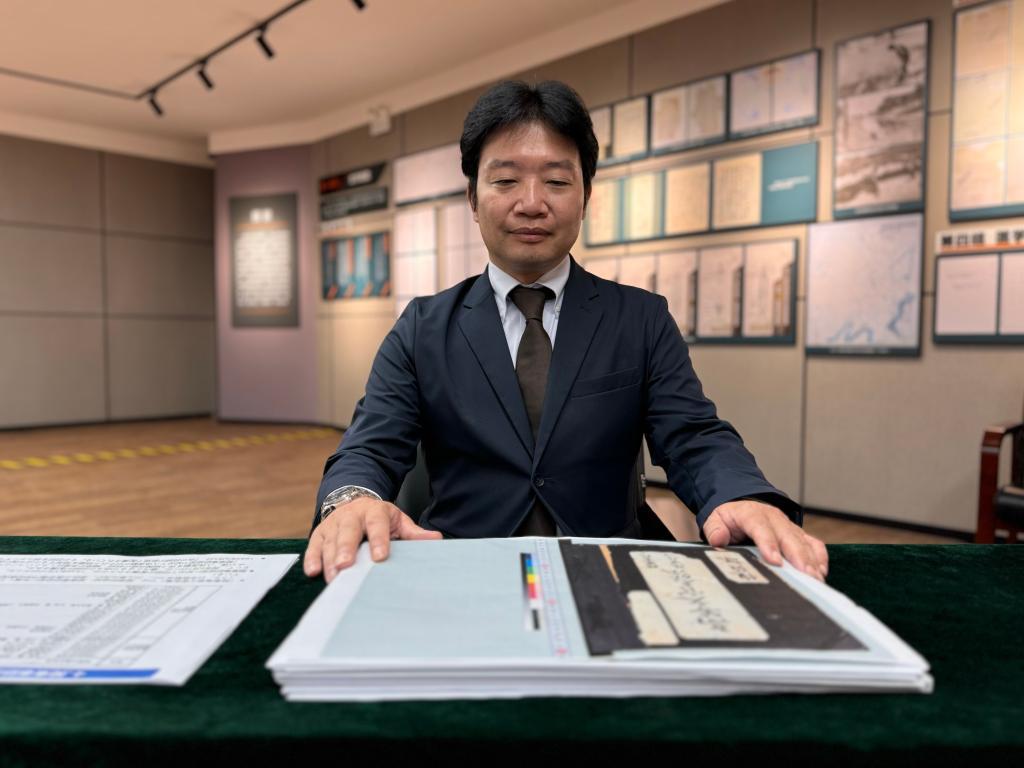 日本学者松野诚也亲手掀了自家老底。他钻进日本国家档案馆，把731部队的花名册、人