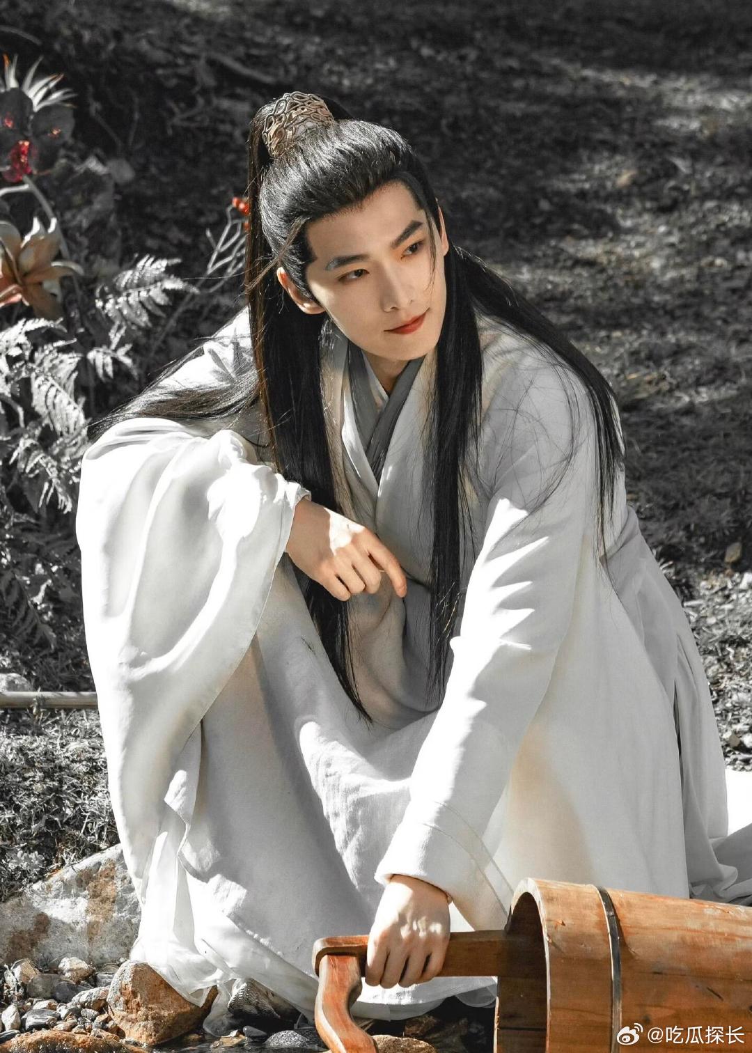 杨洋一出现收视率就涨杨洋的韩立真的太贴脸了！清冷、隐忍、心思深，外表平静内心强大