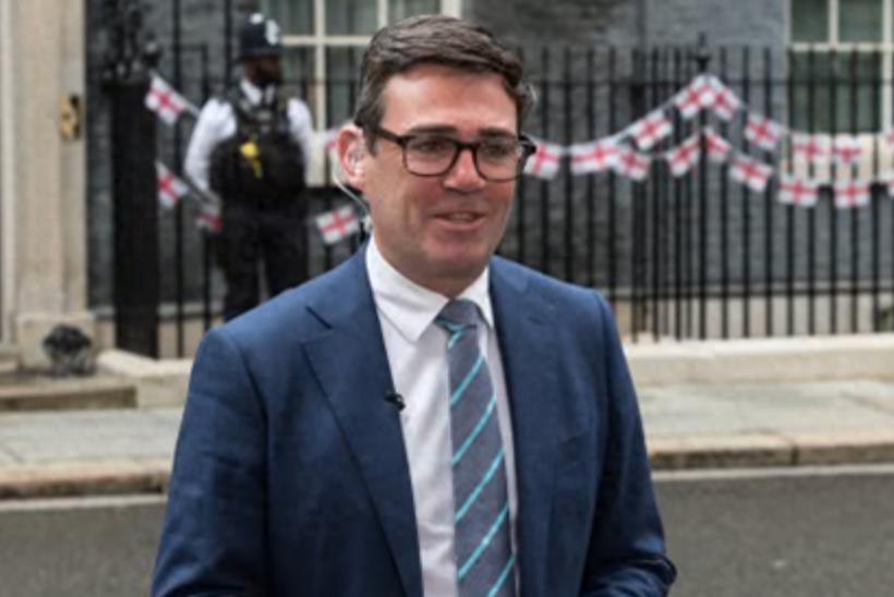 英国首相遇上假的“白宫大内总管”
 
事情很简单，英国新任首相伯纳姆，前段时间一