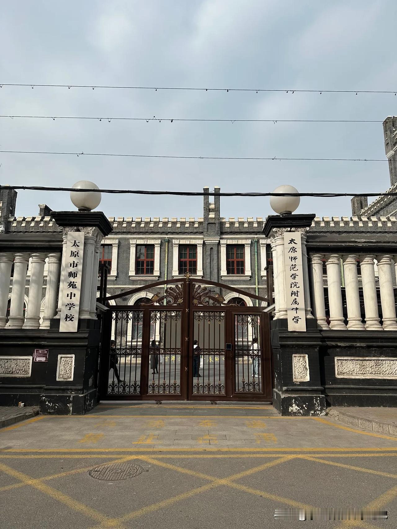 最近太原很多民办学校搞开放日了。

其实就是给家长一个了解学校的平台，去看看吧，
