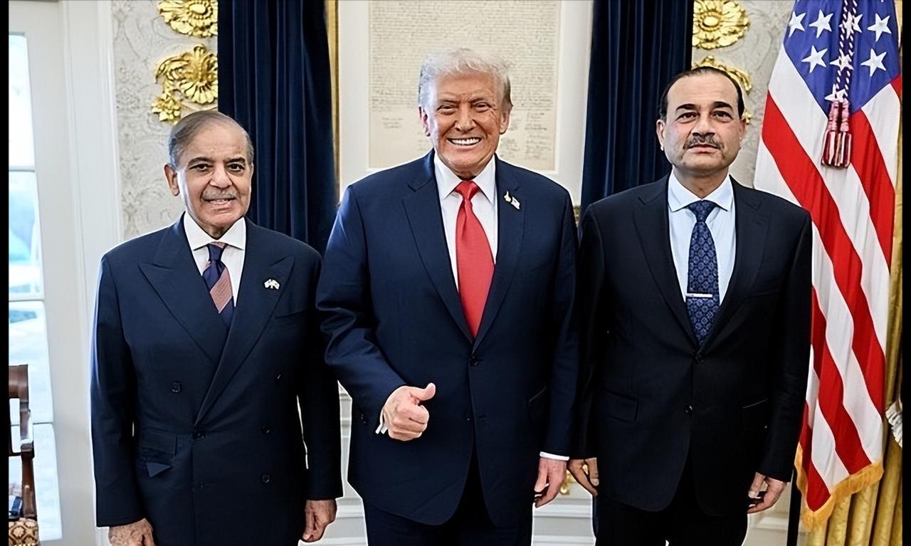 当全世界都在紧盯霍尔木兹海峡、担忧战火一触即发时，挽狂澜于既倒的关键角色，再度落