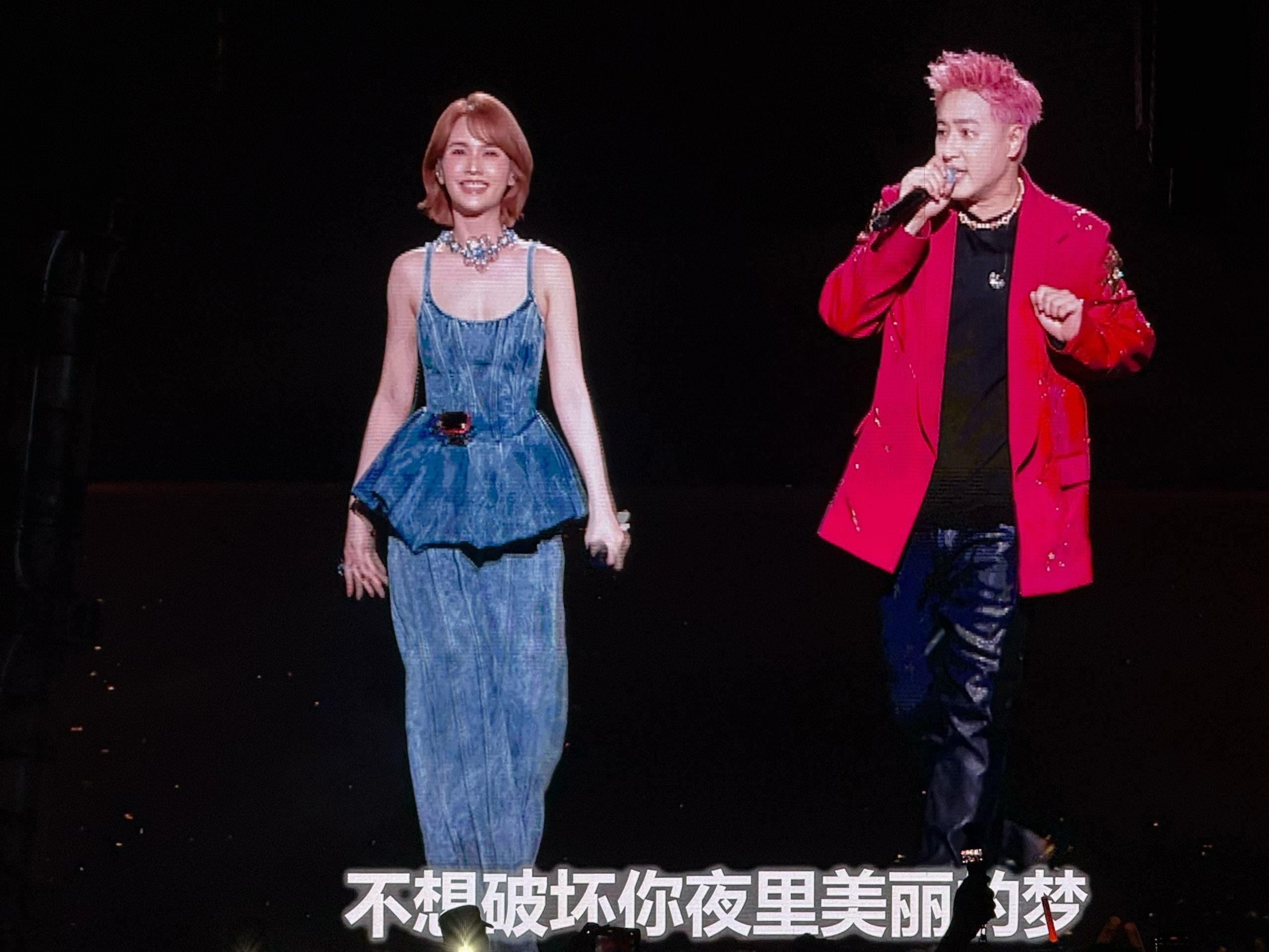 潘玮柏这火烈鸟般的头发颜色认真的吗？怎么感觉他又放飞自我了潘玮柏狂爱巡回演唱会杨