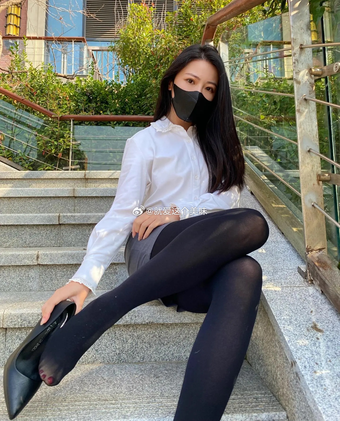 今天真热，脚都出汗臭了 