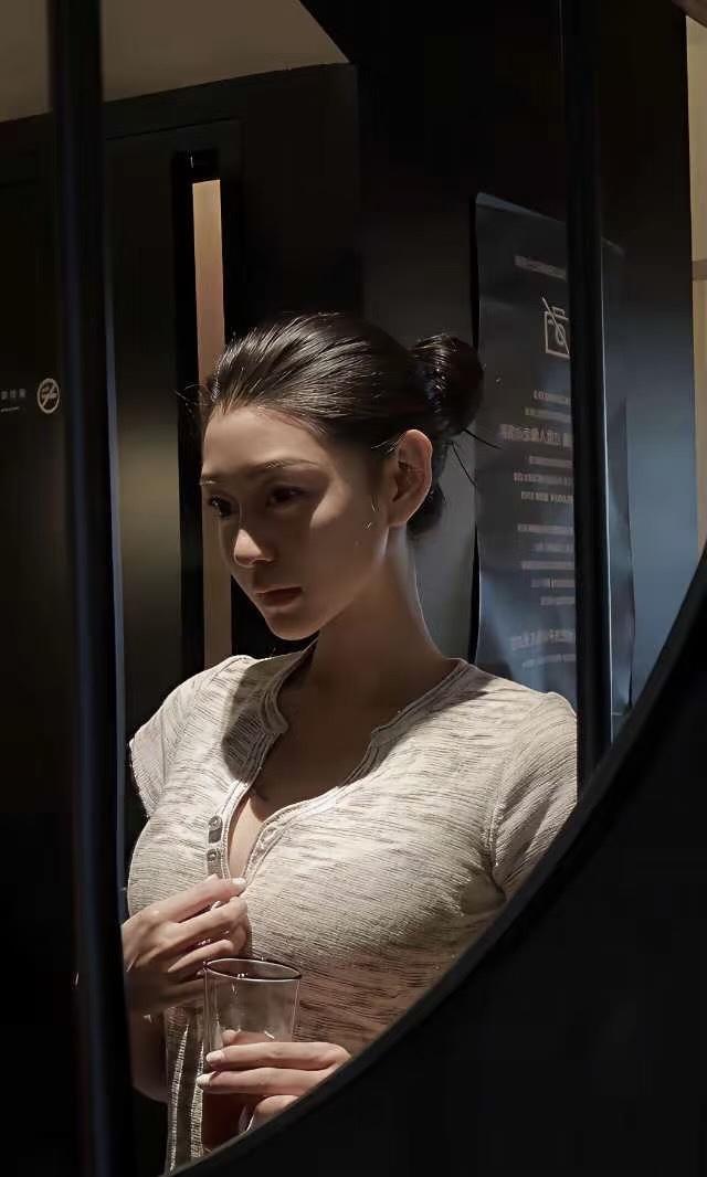 有气质的女人给人什么感觉有气质的女人给人的第一感觉是心动，让人不经意地去欣赏，仰