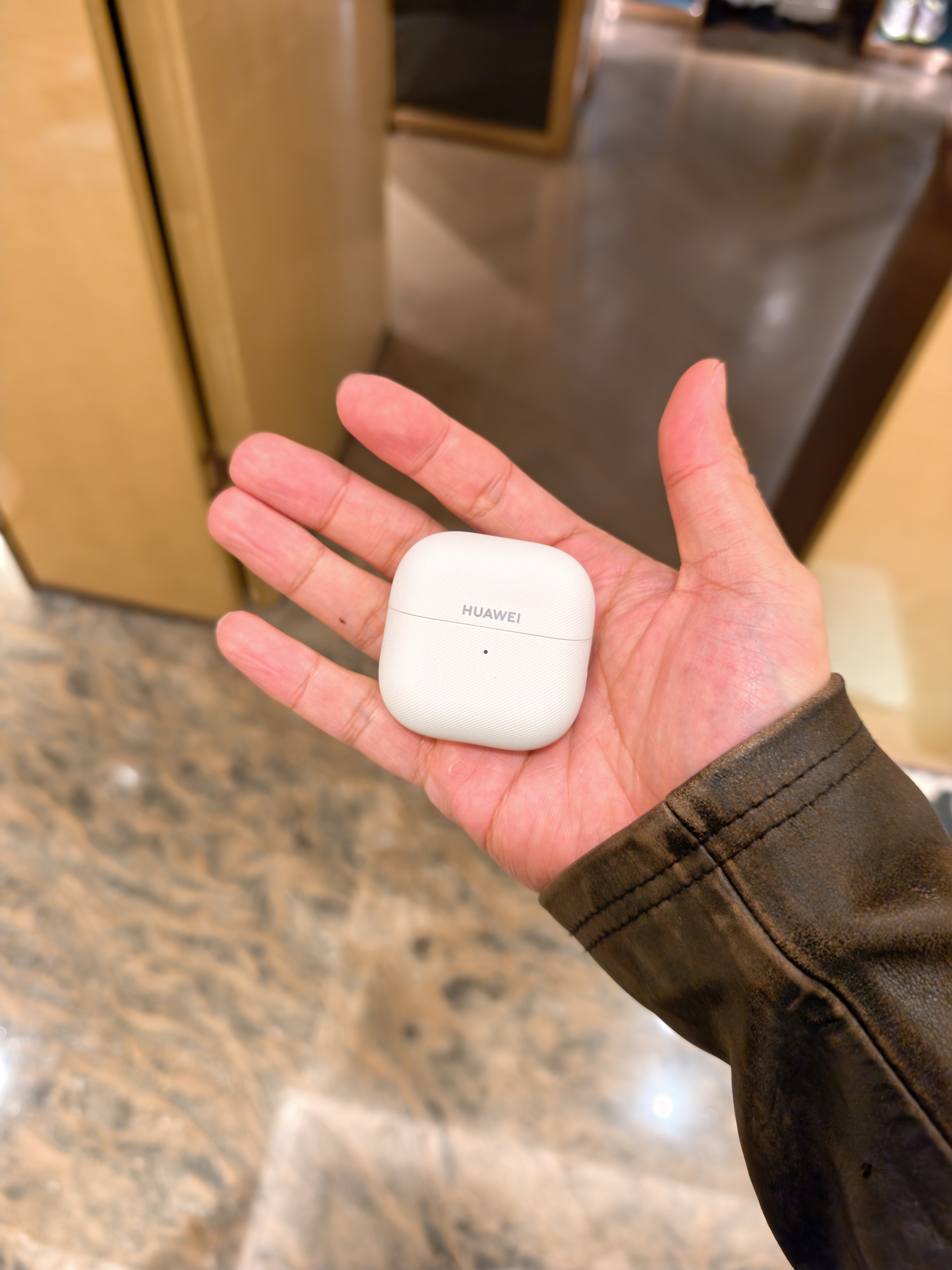 我的FreeClip 2找到了！原来在我皮衣的兜里，终于找到了