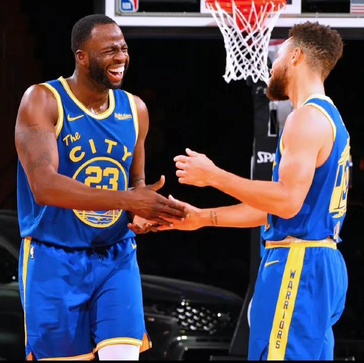 必须承认，勇士三巨头组合算是NBA最团结的组合！
他们的团结胜过了“OK组合”，