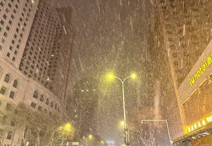 我时常发自内心地感激，人类的眼睛真是这世上最伟大的取景器。虽然它或许看不清复杂难