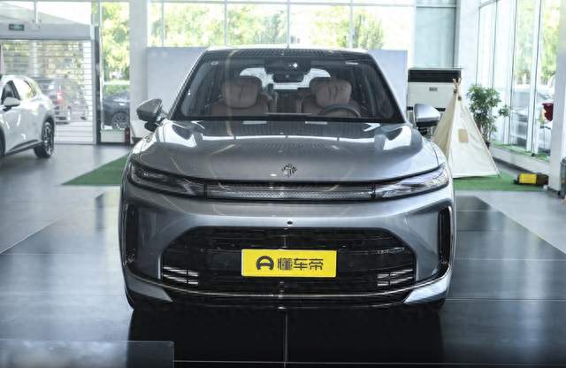 华境S：带鸿蒙系统的六座大型SUV，家用长途两不误，适合大家庭