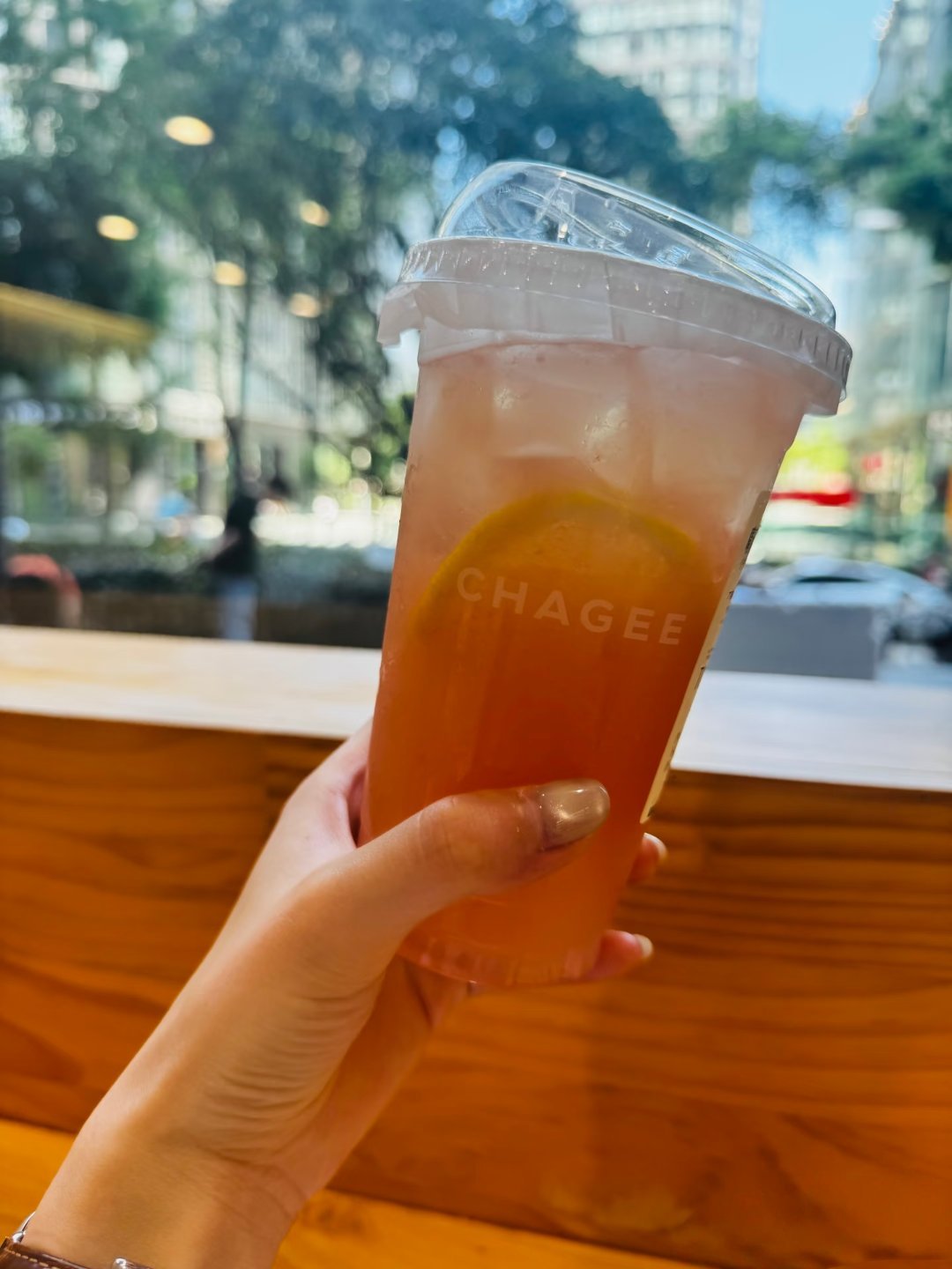 霸王茶姬霸王茶姬 把日子搅匀，偷得半日浮生甜今天的心事，被一杯霸王茶姬悄悄接住。
