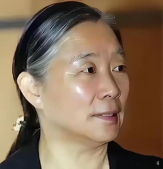 81岁林豆豆在北京老房子独居23年不上网：大半辈子风浪都见过，我才看懂她手里那把
