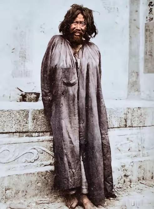 1937年，如果不是他当年假扮乞丐，冒着枪林弹雨，日夜奔走1400公里，将50毫