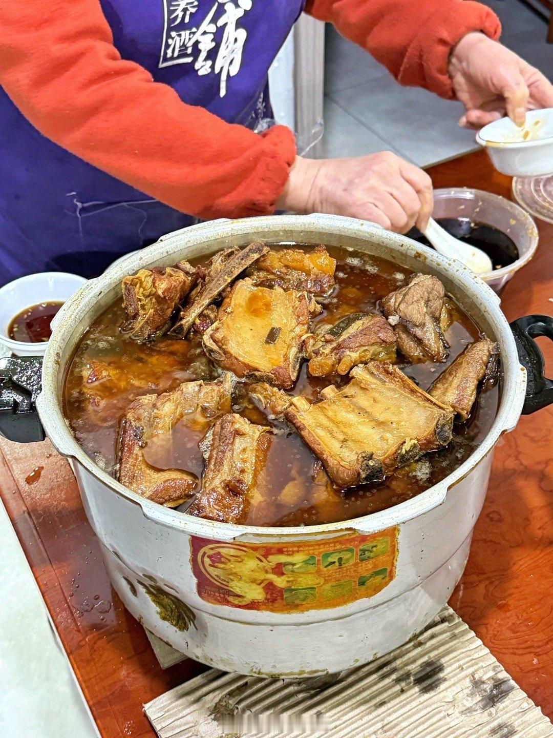 莲花饭店！！好吃鼠！而且春节照常营业！ 