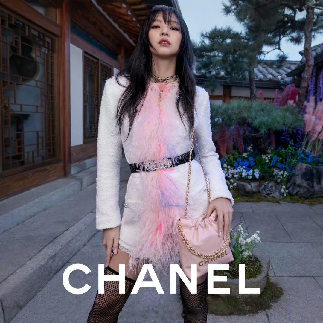 人间香奈儿 Jennie 很美  