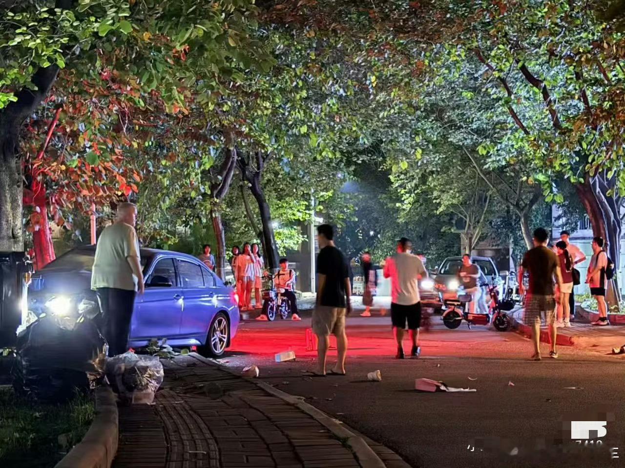 彻底拒绝机动车辆进校园也不是不可能，这类事故已经不是一起两起了，高校是占地面积大