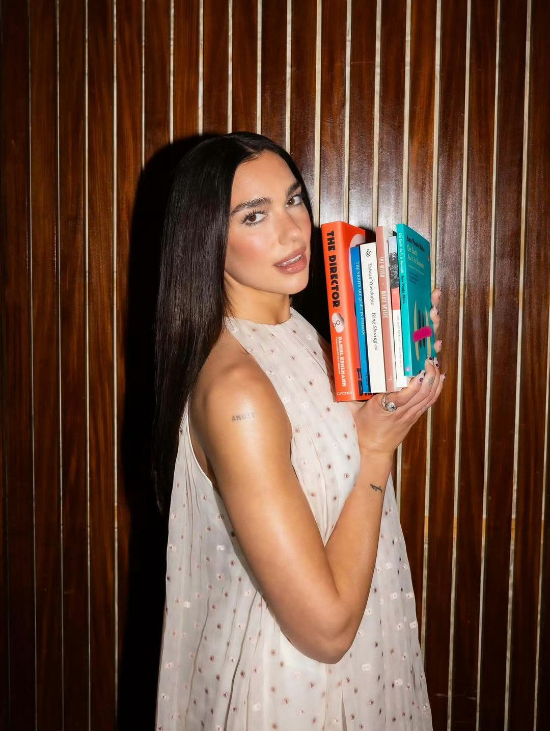 DuaLipa  开设图书馆“我创办Service95读书俱乐部的初衷，是希望它
