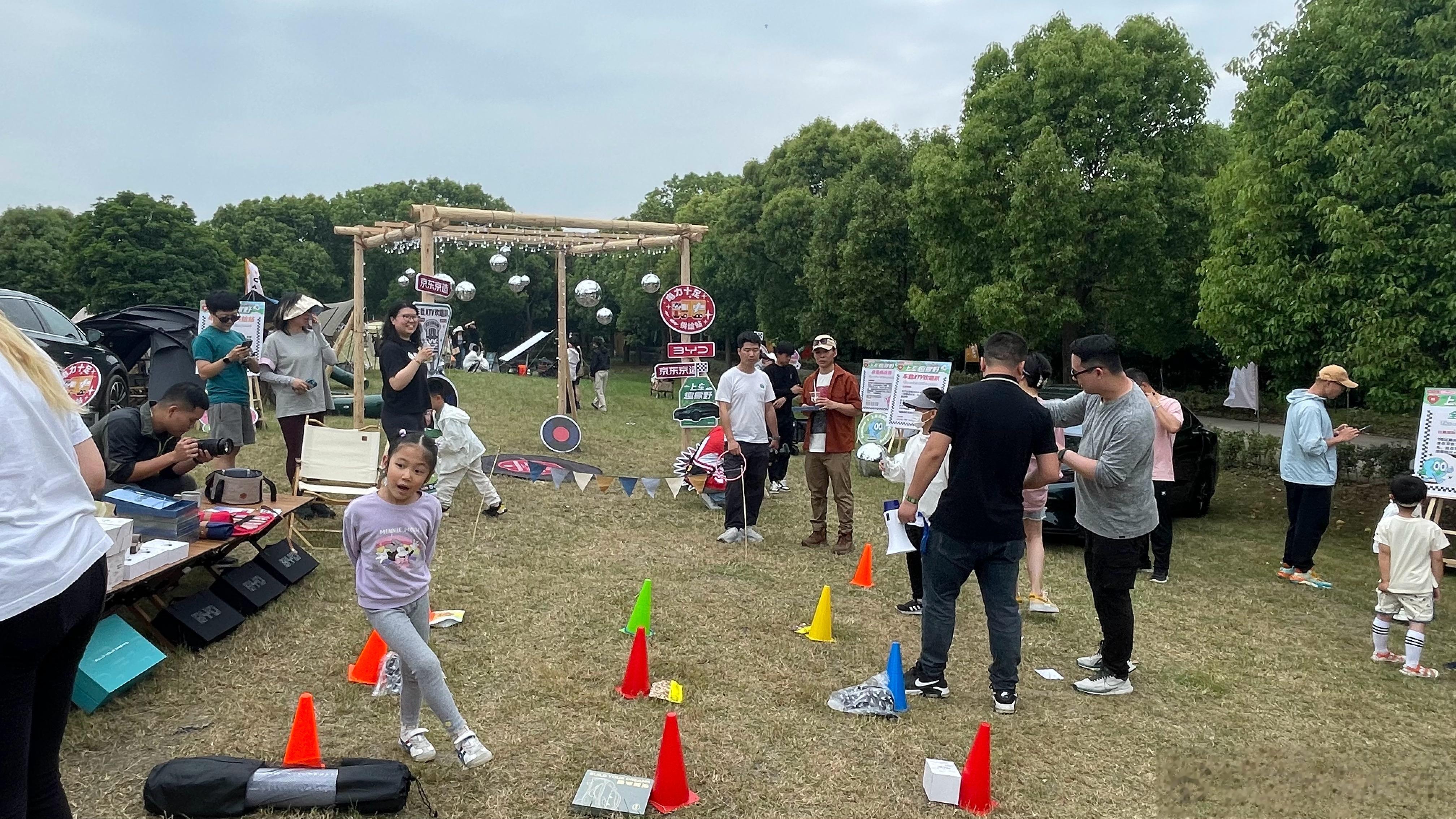 比亚迪携手京东京造，闪现「树线之上·一帐露营会」，一起#上车趣撒野#！ ​​​
