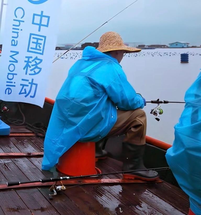 栾大爷钓鱼🎣———啥也没有[doge] 