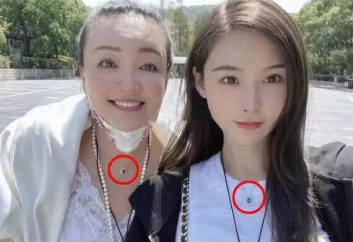 #张兰前合伙人爆料# 张兰一家的瓜开始加入新人物了，张颖颖的战斗力好强... #