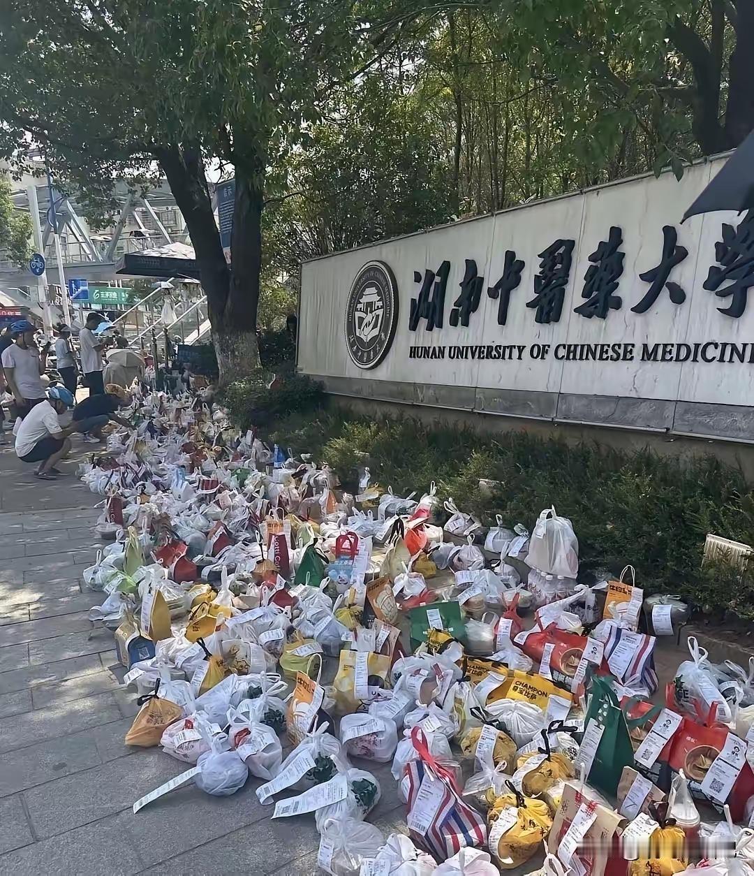 不知道是学校伙食太差了，还是太贵了……