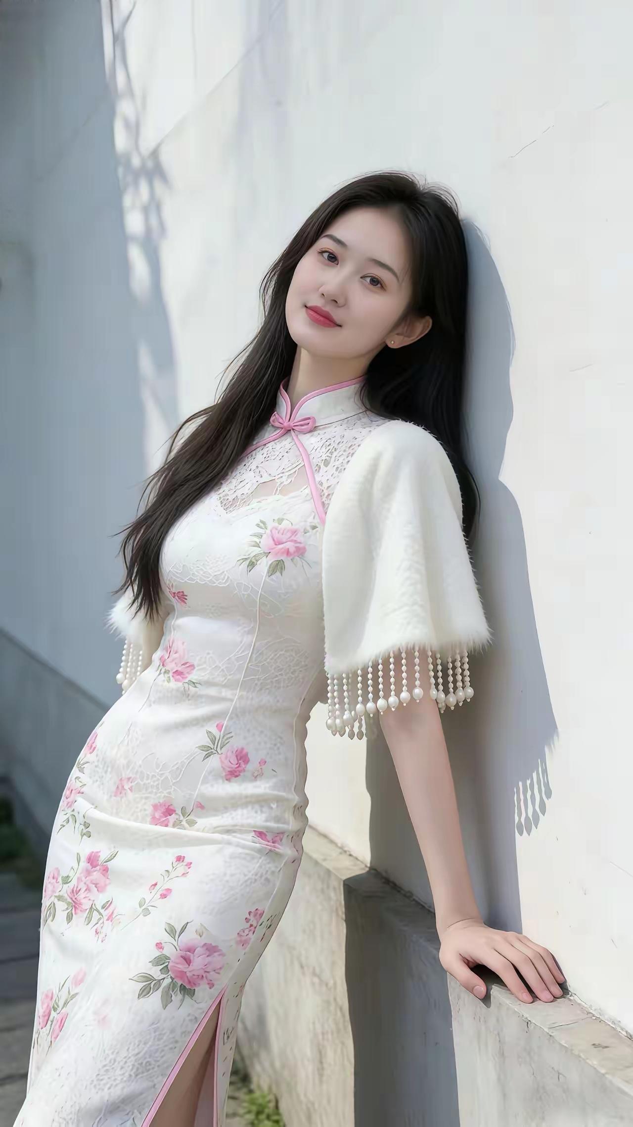 花影摇曳，美人倚墙。