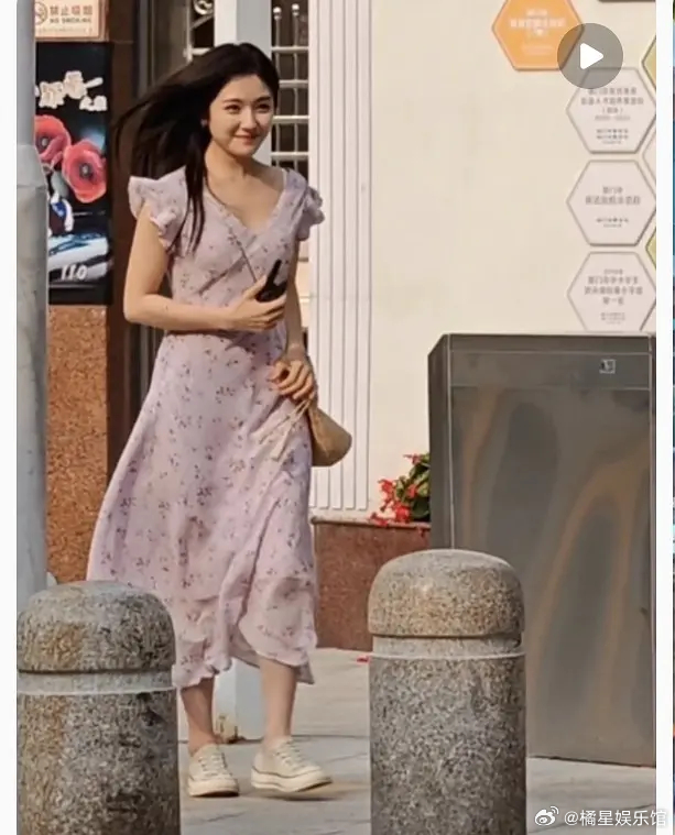 感觉李兰迪瘦了好多，应该会成为下一个卢昱晓吧