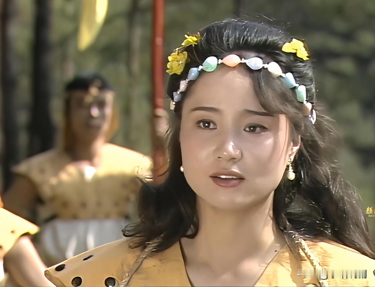 邓婵玉，她是商朝三山关总兵邓九公之女，也是土行孙的妻子，她年轻貌美，一身红装，英