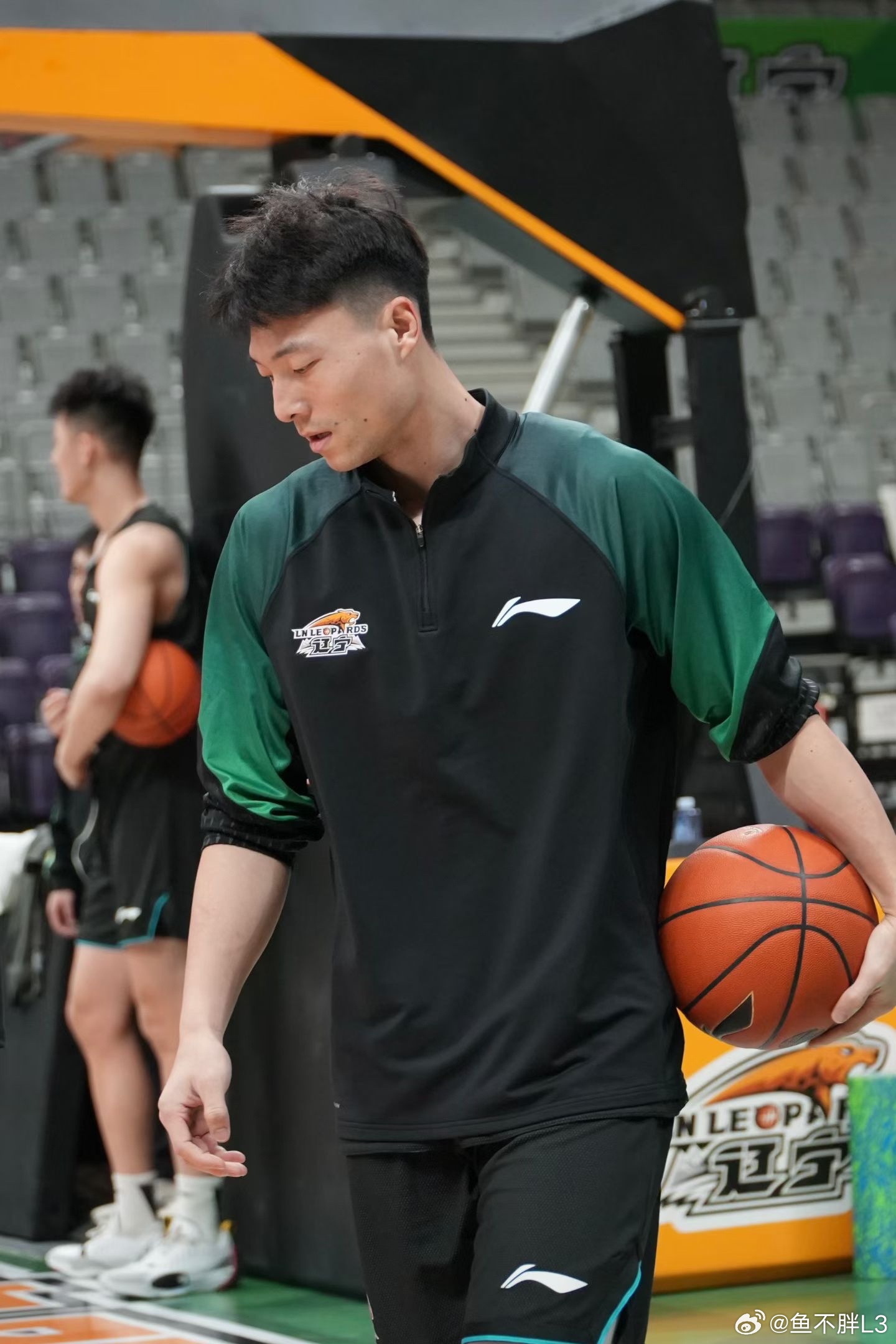 这也太帅了辽宁男篮鄢手骐