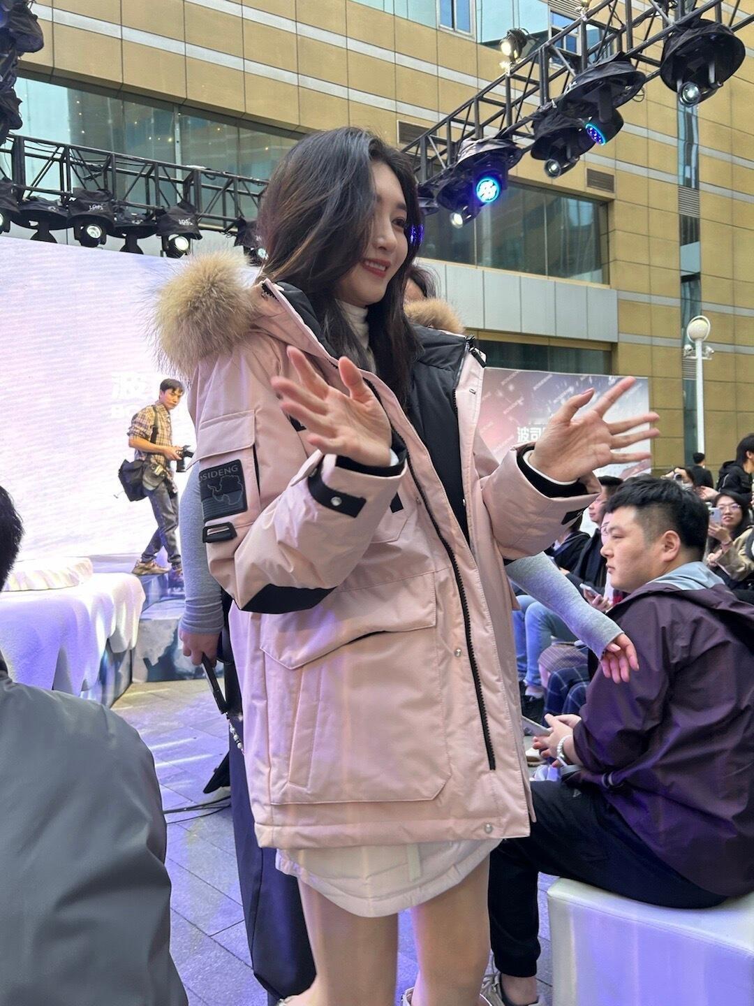 她居然这么漂亮的吗？ 