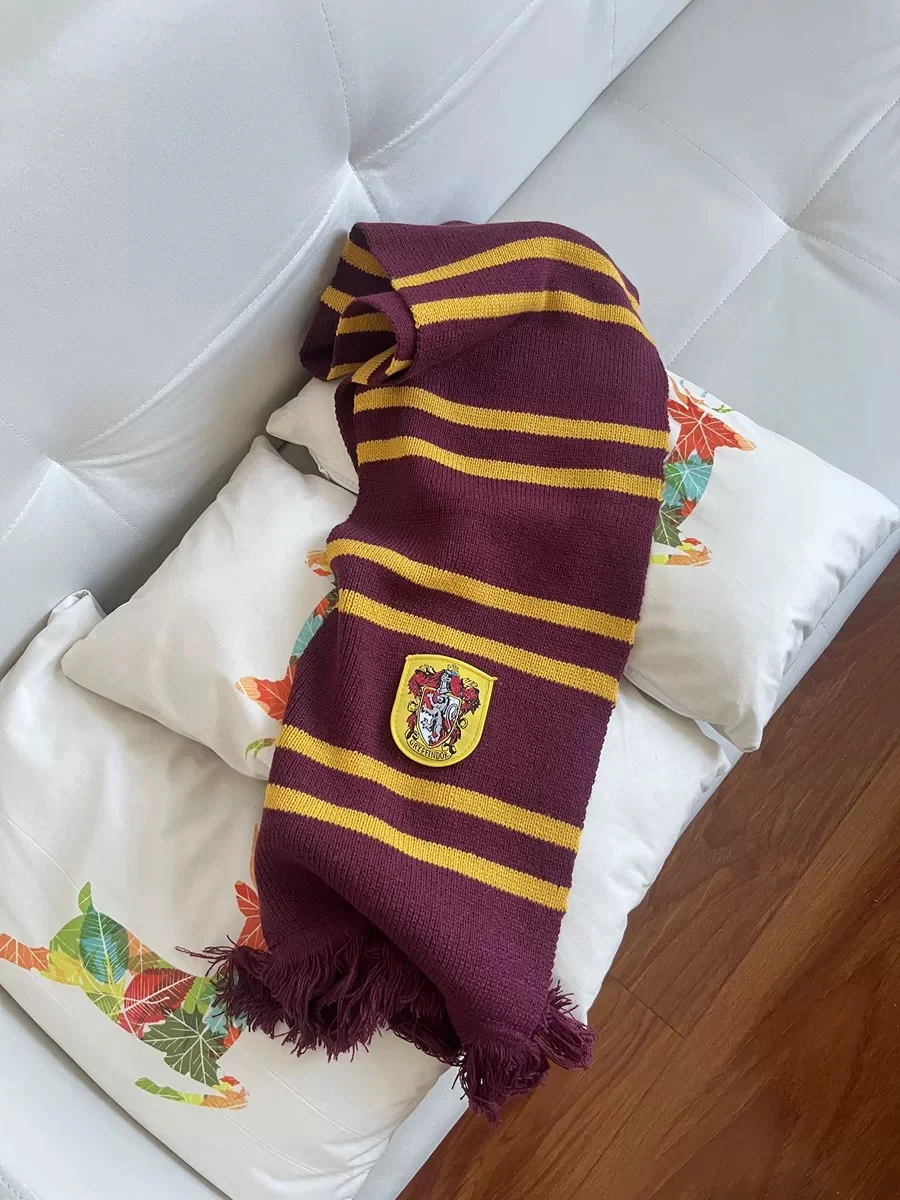 哈利波特同款红色围巾，电影同款场景复刻。正版授权，一比一还原！﻿﻿围巾...