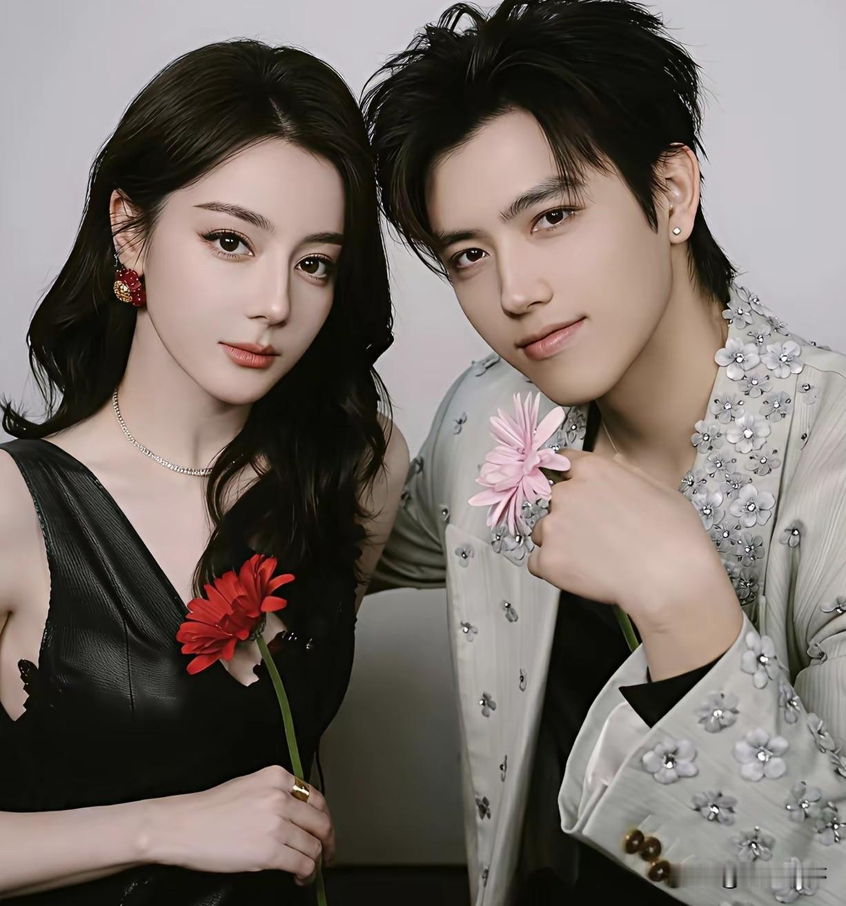 迪丽热巴也来了一个姐弟恋
而且是陈红的儿子陈飞宇
他俩演电视剧白日提灯的时候
我
