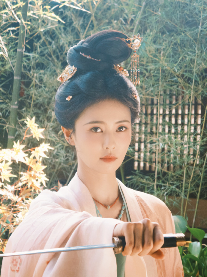 听说白鹿不演李清照了，其实她确实不太合适。李清照是有名的才女，身上那种清丽的书卷