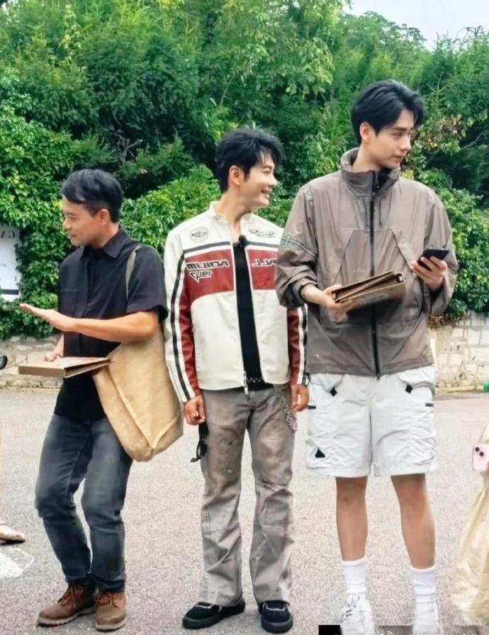 黄晓明的身高真是个谜啊，他的官方身高不是是180吗？