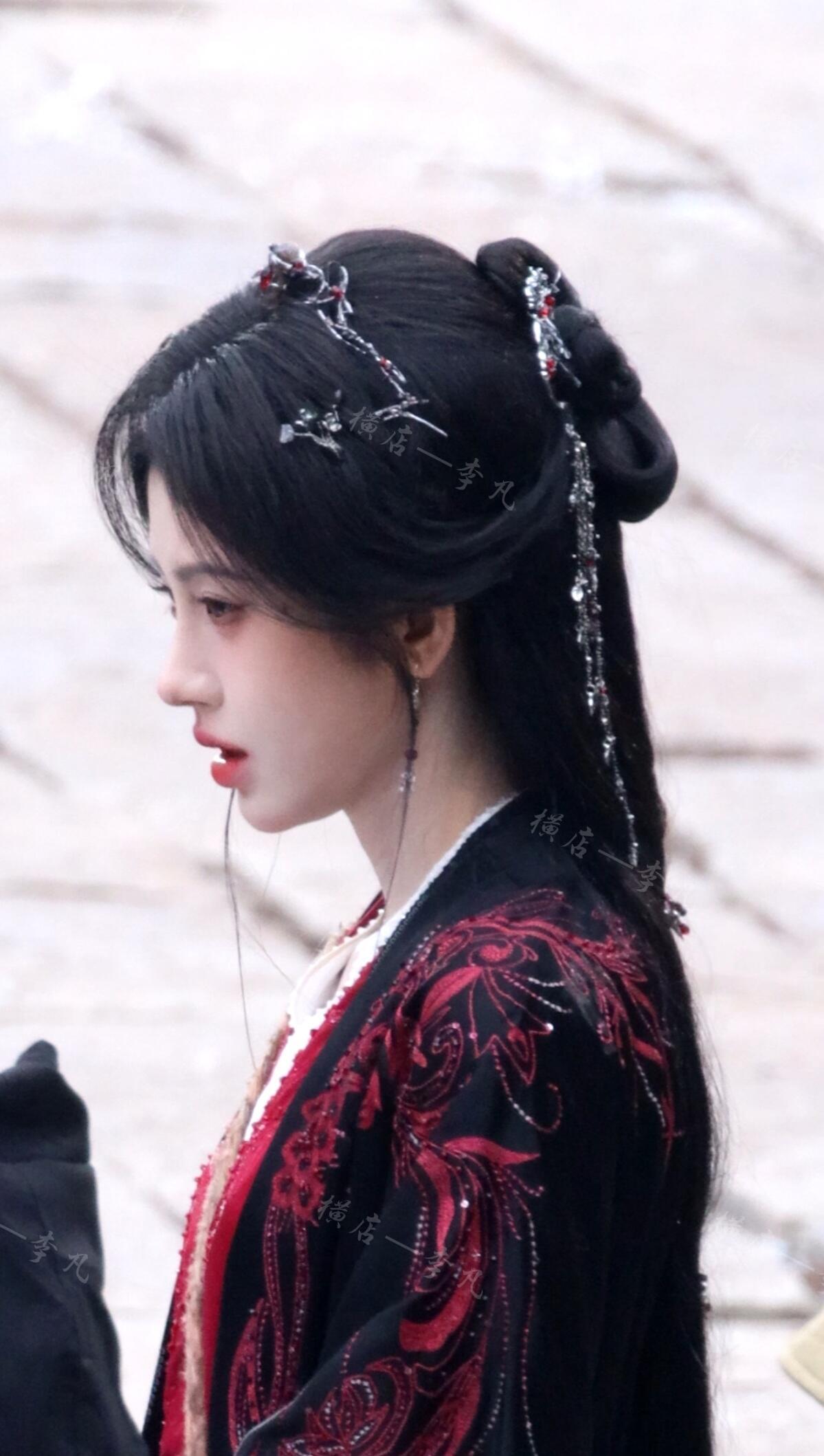 好优越的侧脸鞠婧祎露芜衣 ​​​