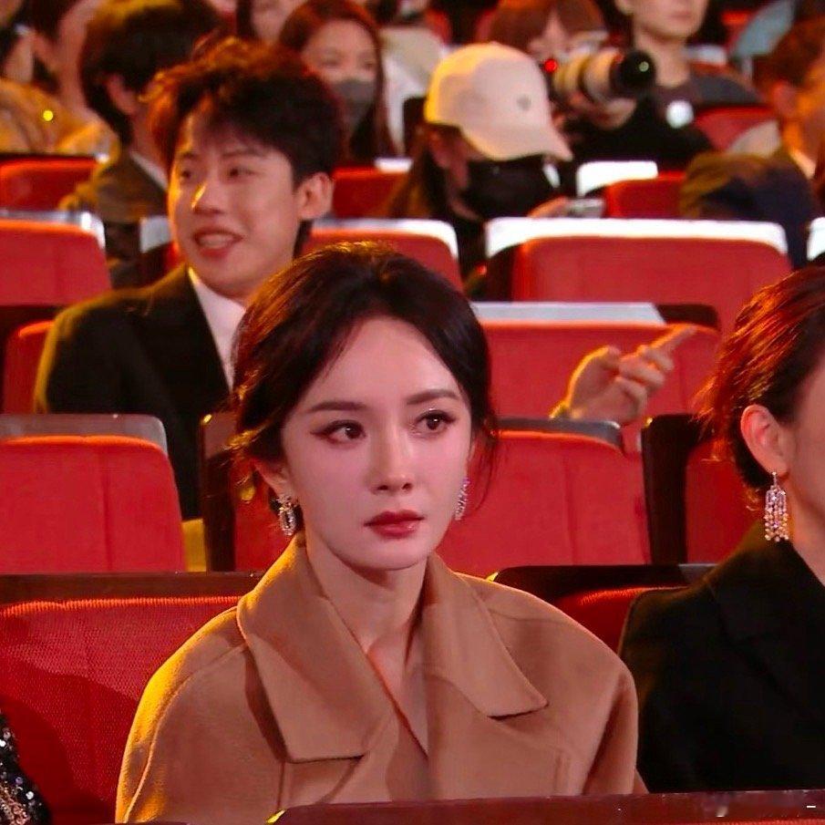 今晚的杨幂各个角度随便你截图，一点也不崩 ​​​