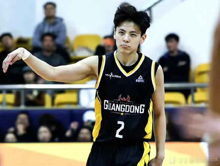 巅峰对决！杨舒予38+7广东女篮险胜上海 刘禹彤33分卡特47+11 北京时间1