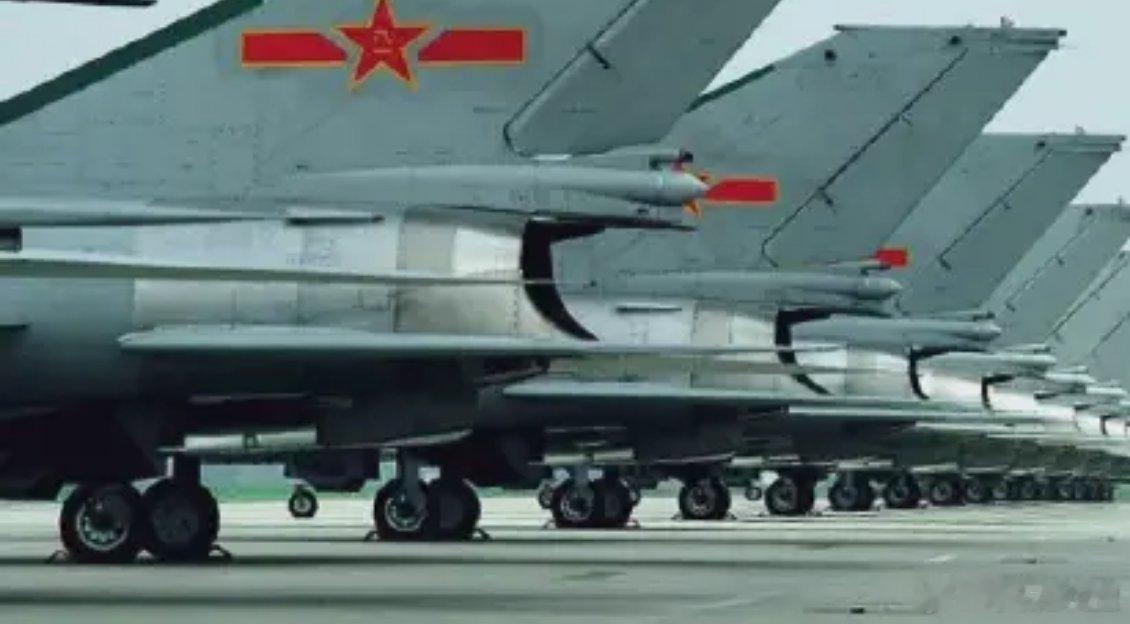 梅友机场美男子即将告别，入云龙。