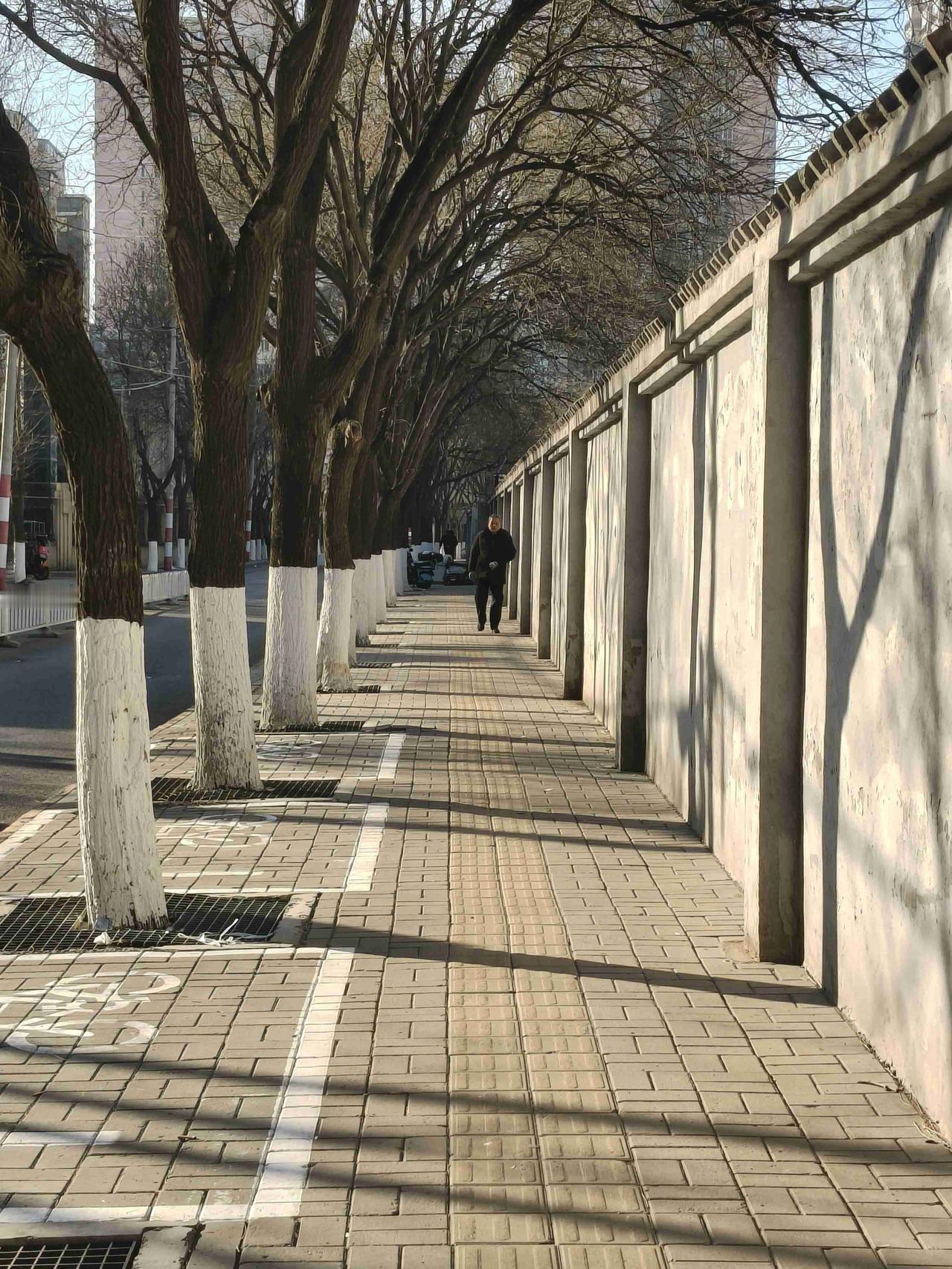 带定位晒今日生活 今日开启旅行度假模式，天气是多云，这种天气最适合出游啦。不知道